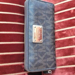 Michael Kors Signature Wallet